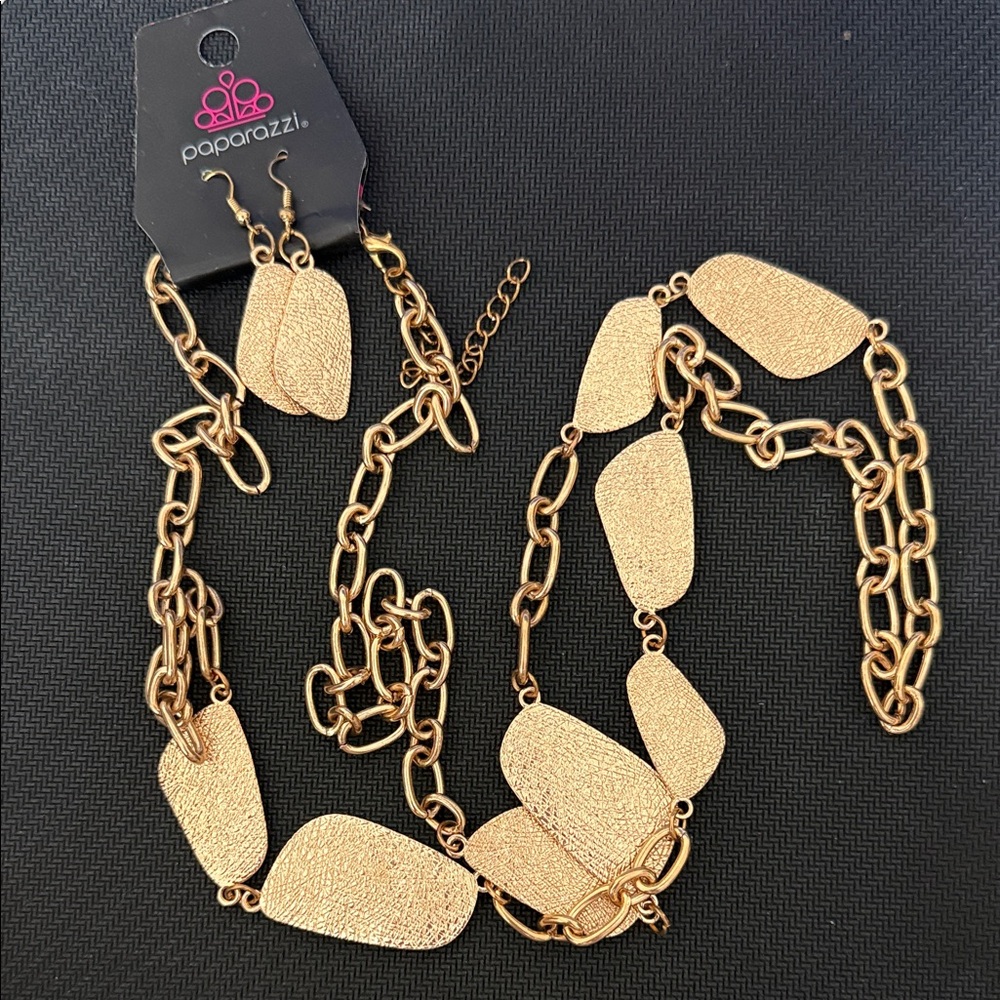 paparazzi Gold Textured Statement Link Necklace and Earrings